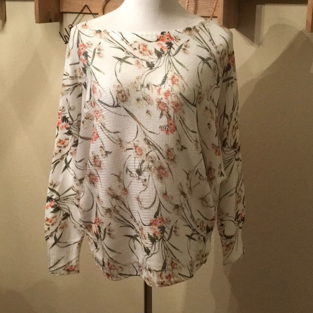 NWOT Callezioni Leonardo lightweight sweater.